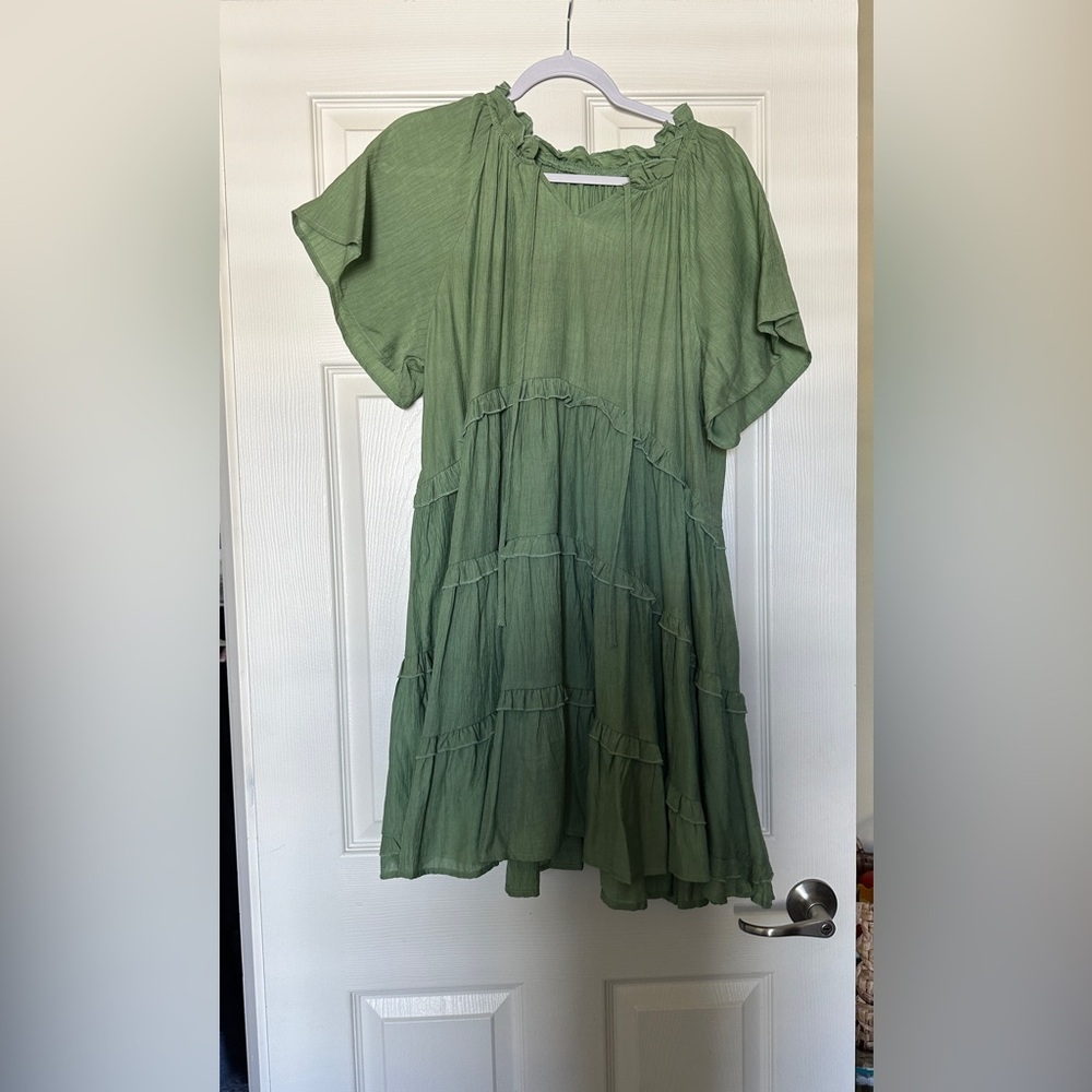 Large green flowy short dress